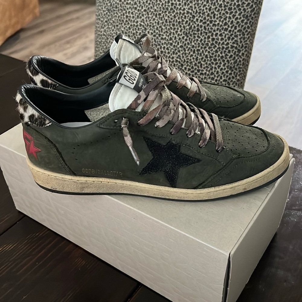 Golden Goose Ballstars size 40 green, black star, patterned heel